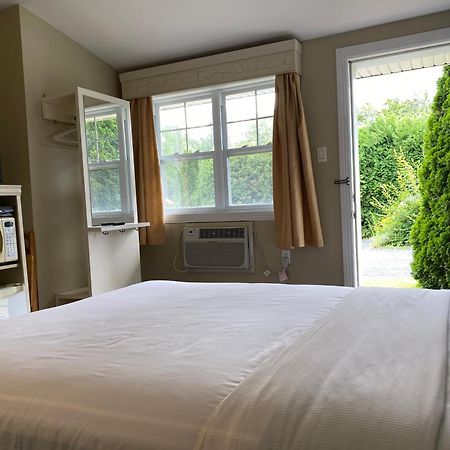 Motel Des Cedres Sherbrooke Bagian luar foto