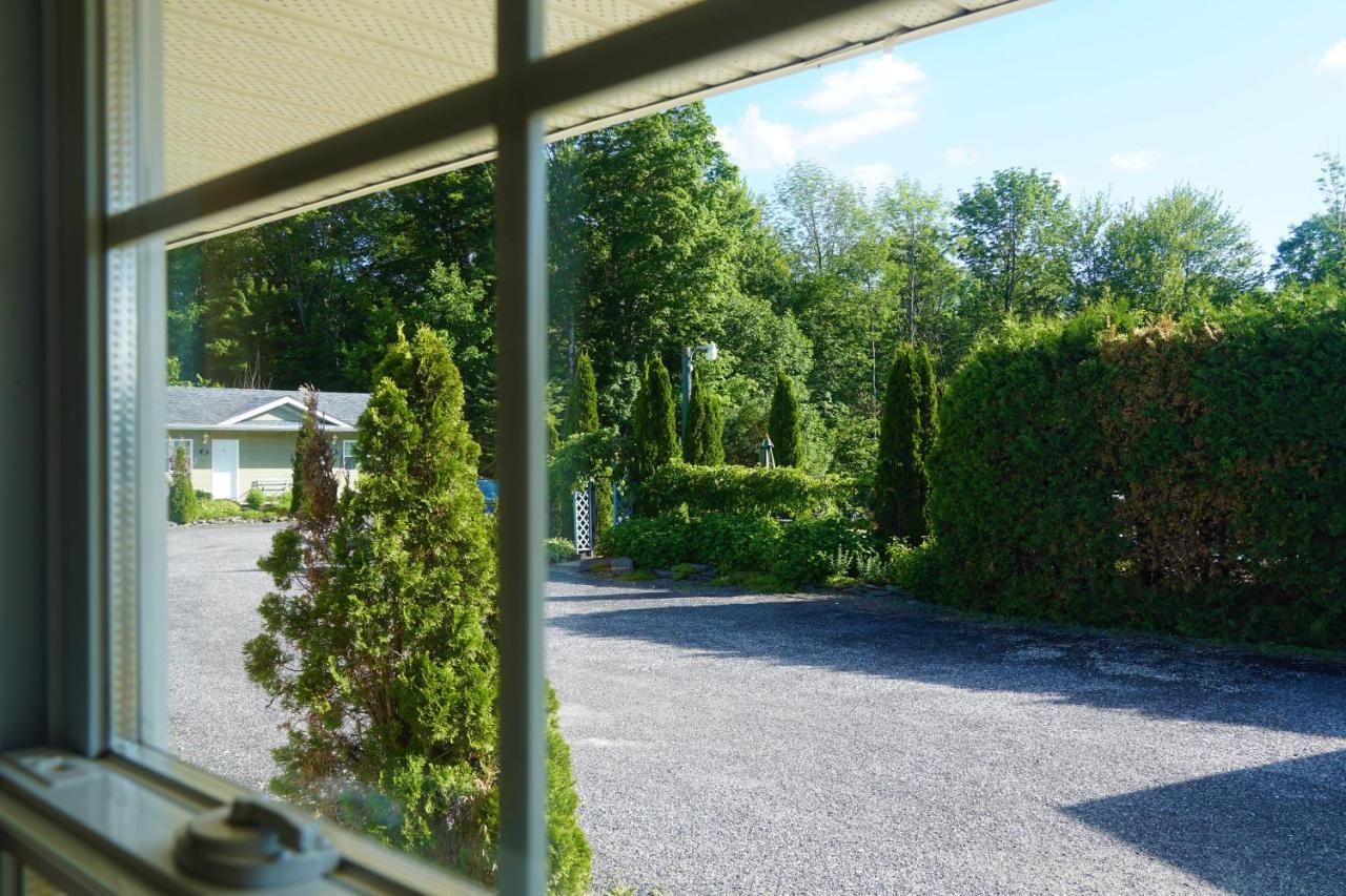 Motel Des Cedres Sherbrooke Bagian luar foto