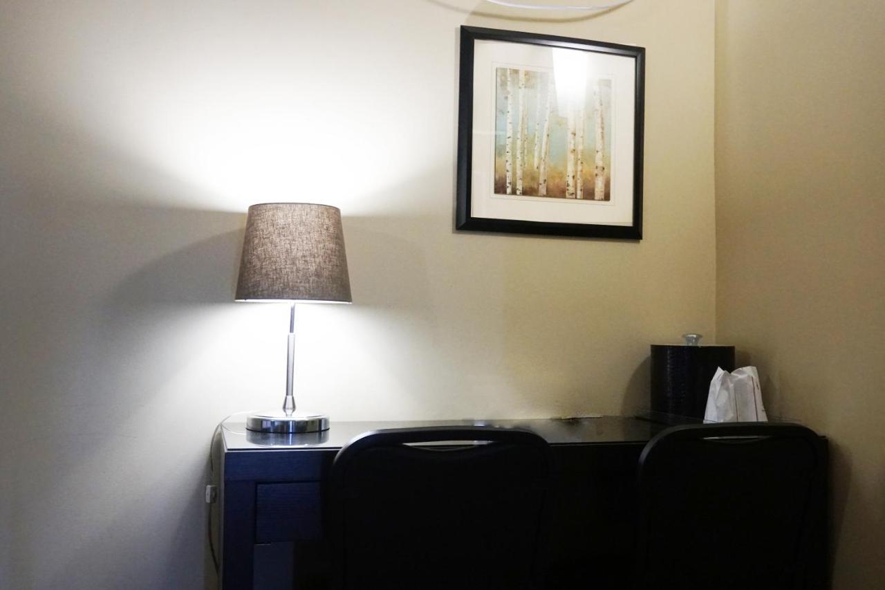 Motel Des Cedres Sherbrooke Bagian luar foto