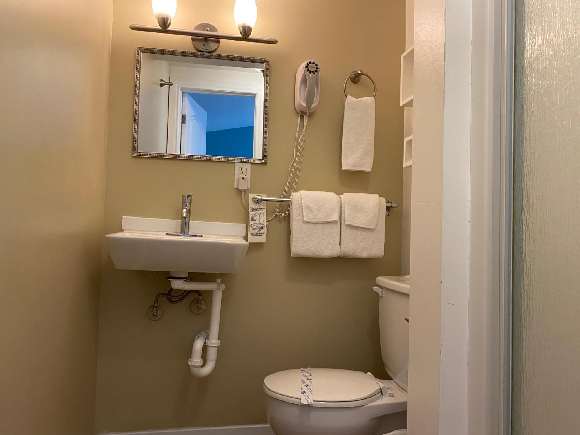 Motel Des Cedres Sherbrooke Bagian luar foto