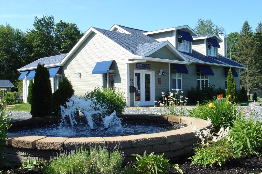 Motel Des Cedres Sherbrooke Bagian luar foto