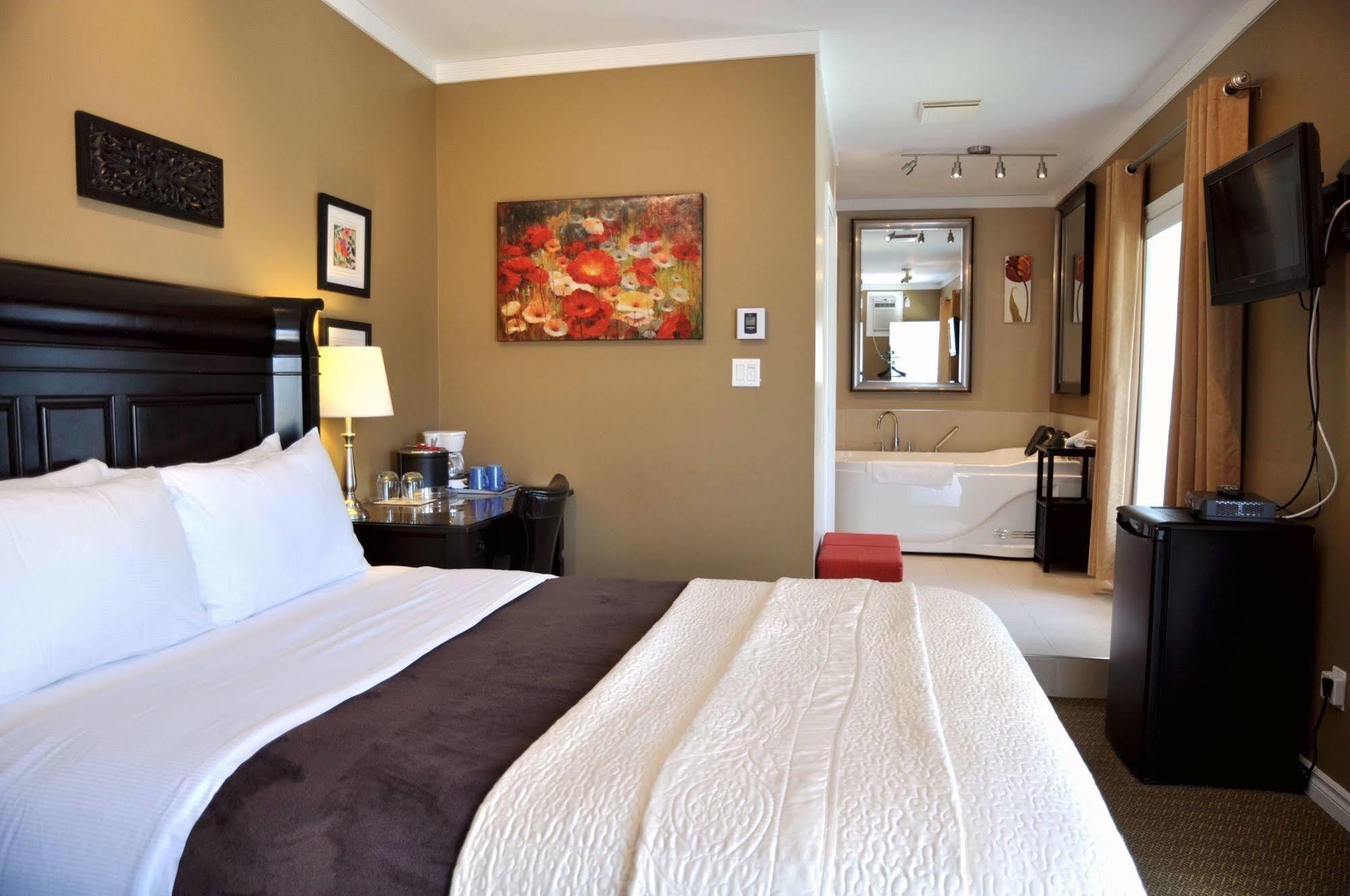 Motel Des Cedres Sherbrooke Bagian luar foto