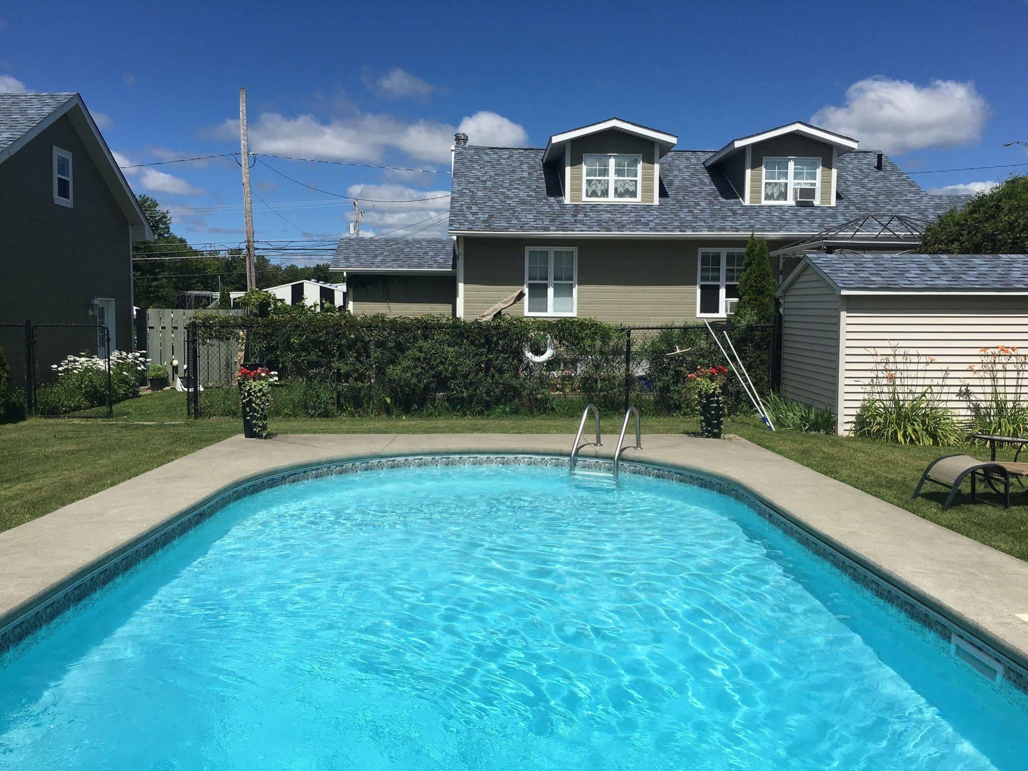 Motel Des Cedres Sherbrooke Bagian luar foto