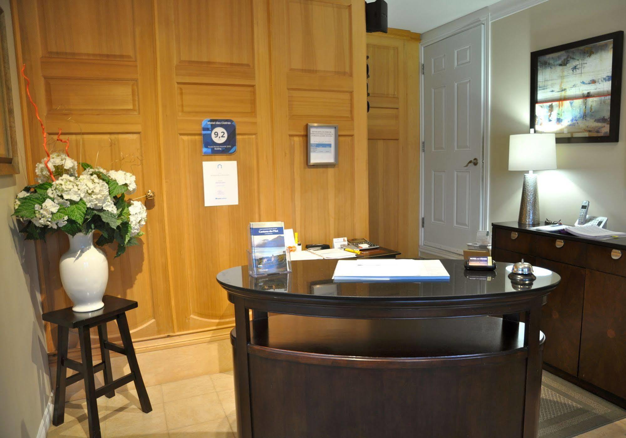 Motel Des Cedres Sherbrooke Bagian luar foto