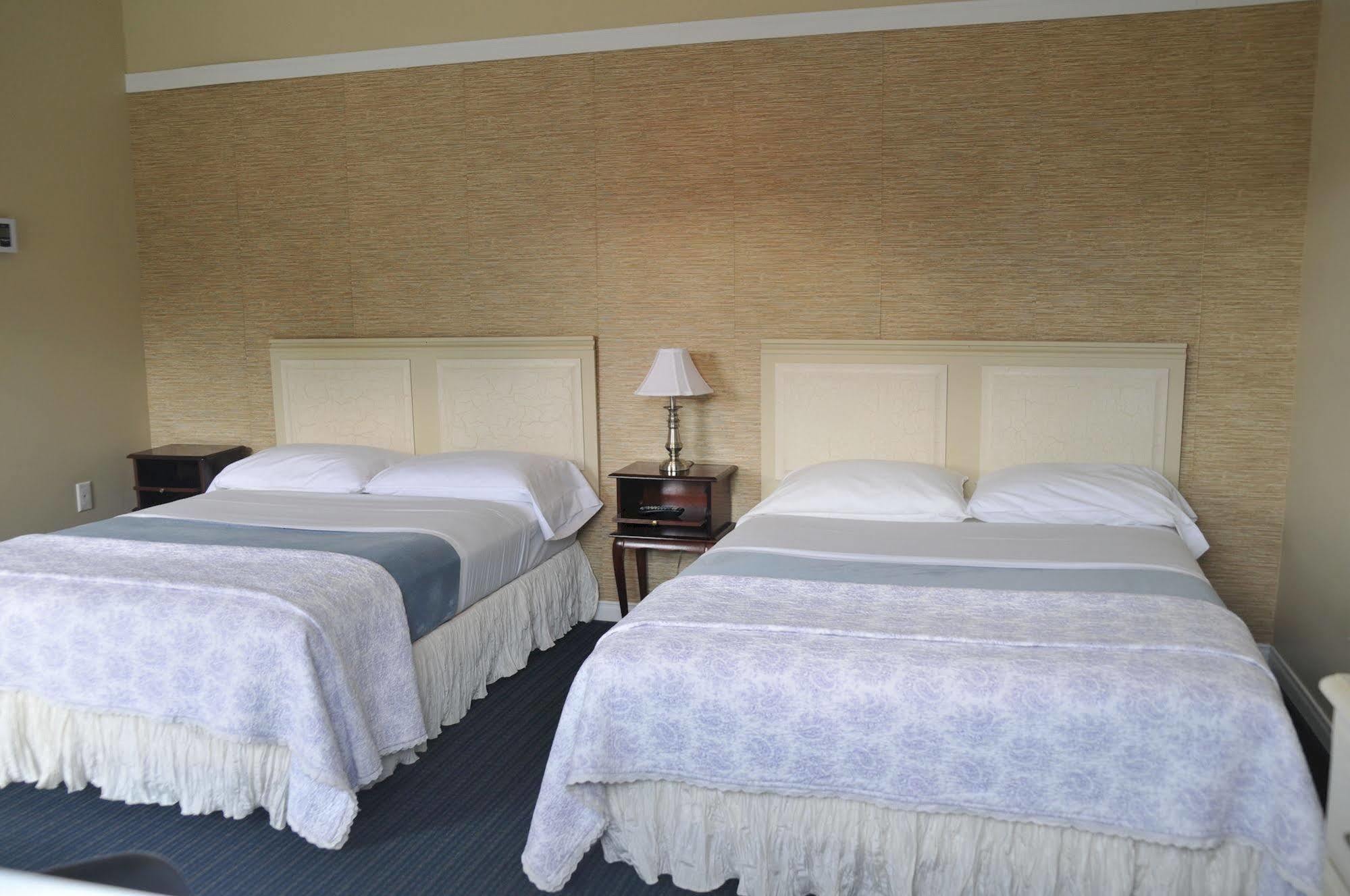 Motel Des Cedres Sherbrooke Bagian luar foto