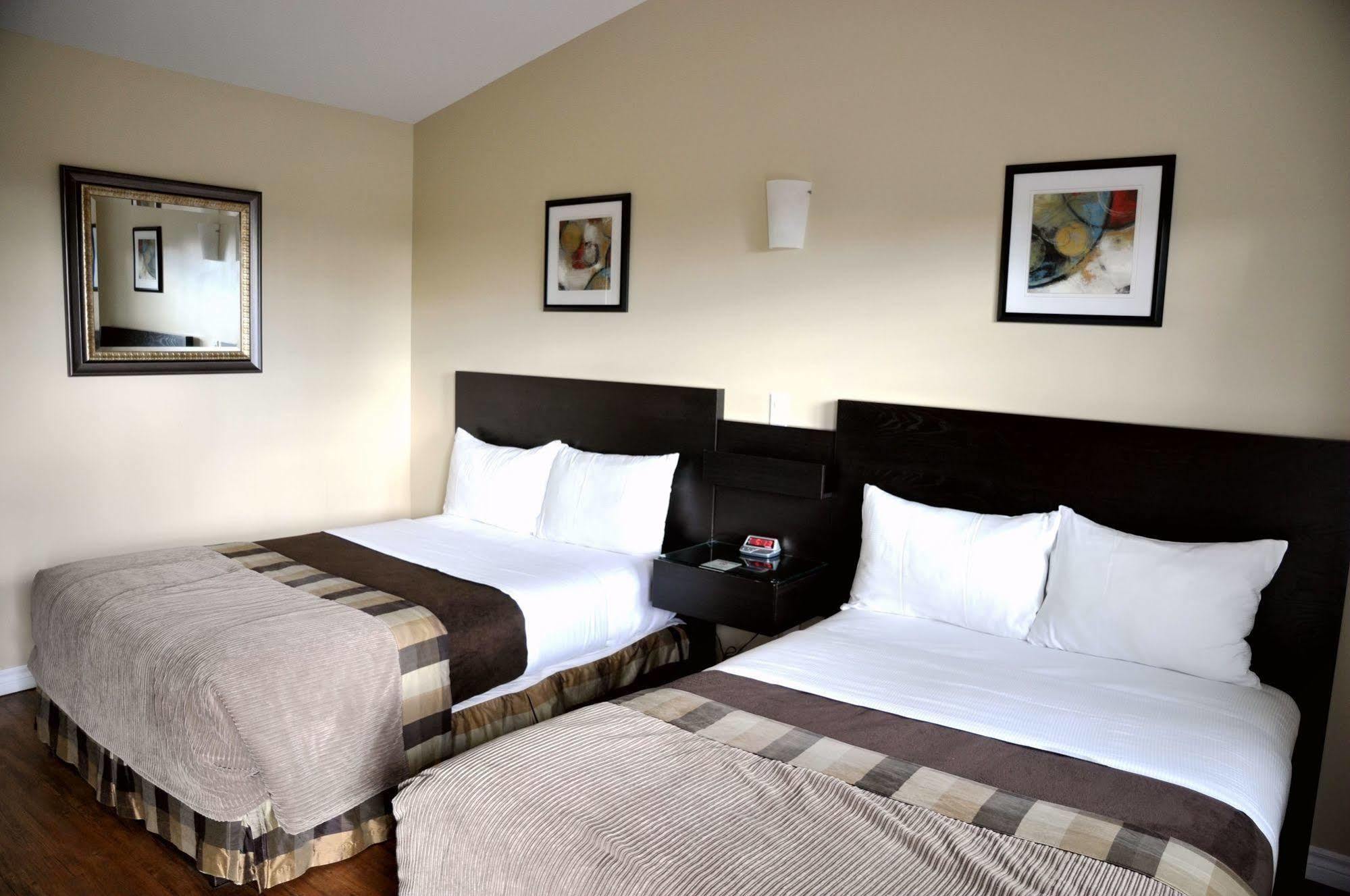 Motel Des Cedres Sherbrooke Bagian luar foto