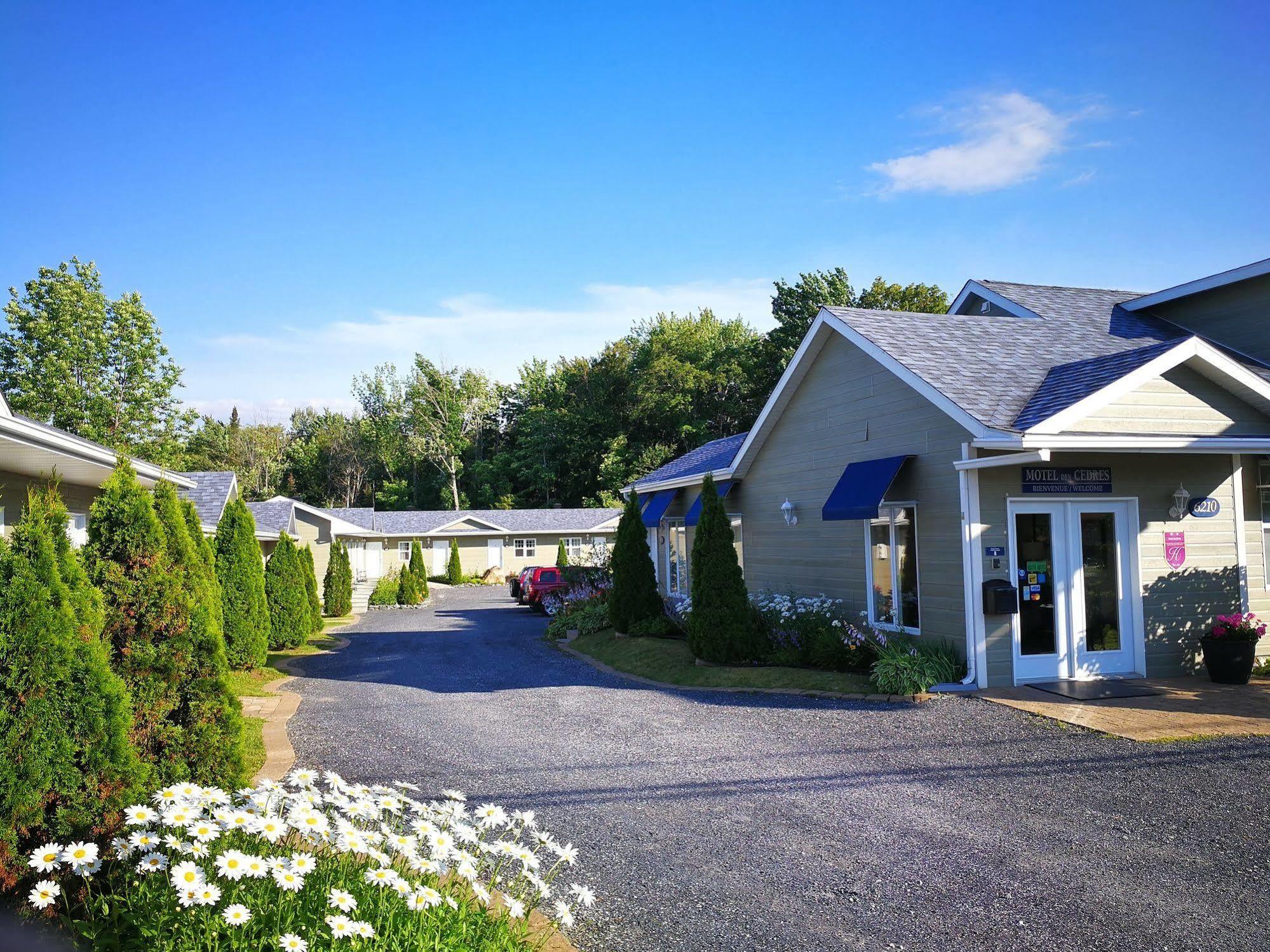 Motel Des Cedres Sherbrooke Bagian luar foto