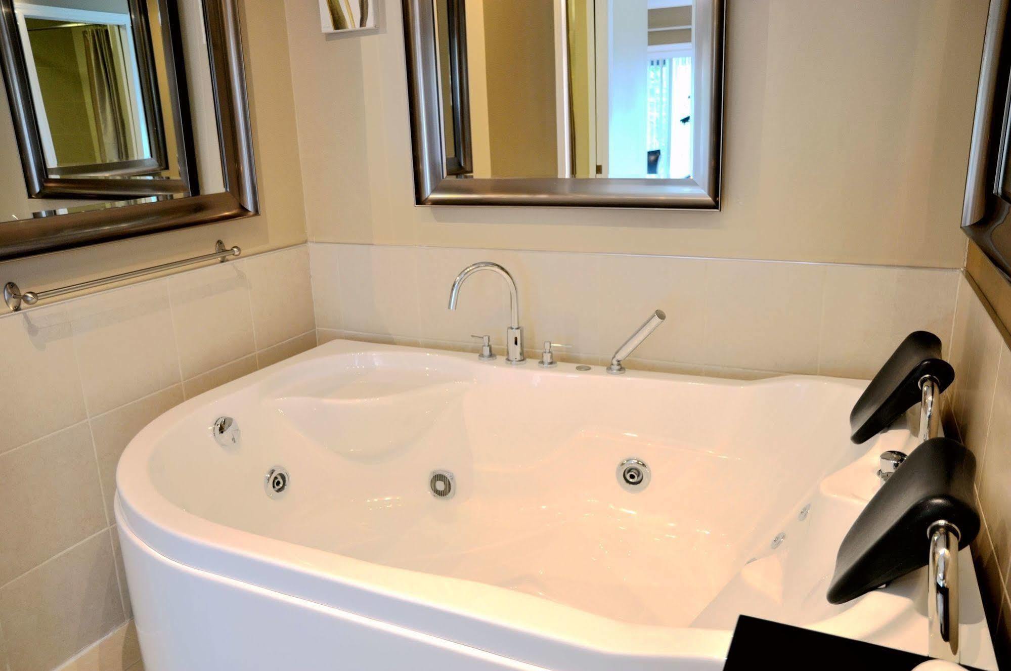 Motel Des Cedres Sherbrooke Bagian luar foto