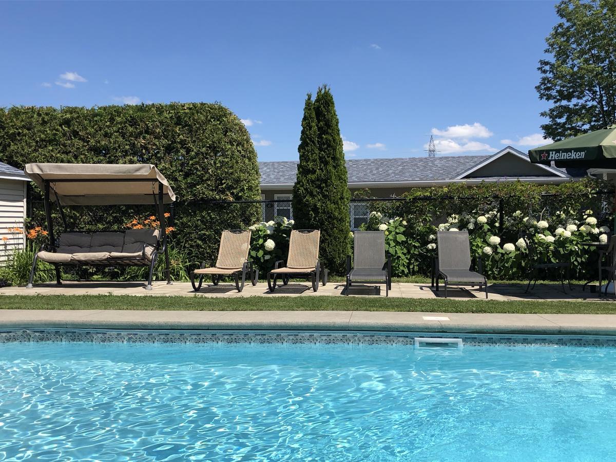 Motel Des Cedres Sherbrooke Bagian luar foto